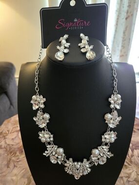 Paparazzi Z The Alicia 2016 Silver Crystal & Pearl Statement Necklace Set